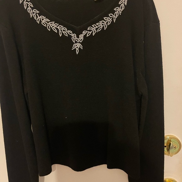Black Sweater With Pearls And Stones